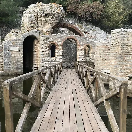 Castle Of Monte Cristo With Pool-Ilio Sarandë