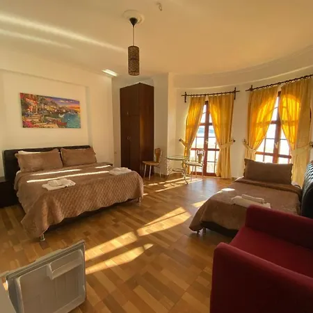 Castle Of Monte Cristo With Pool-Ilio Hotel