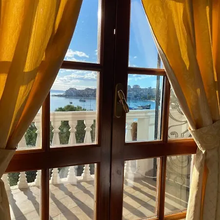 Castle Of Monte Cristo With Pool-Ilio 4* Sarandë