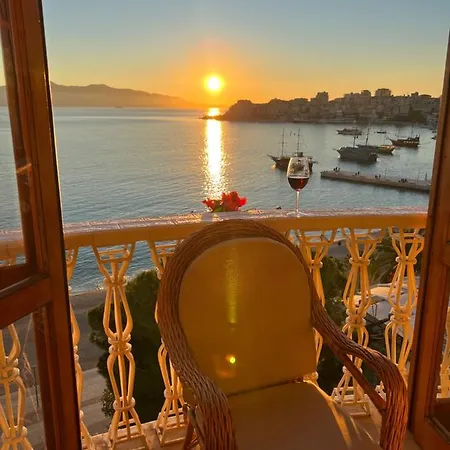 Castle Of Monte Cristo With Pool-Ilio Hotel 4*