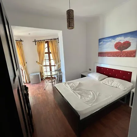 Hotel Castle Of Monte Cristo With Pool-Ilio Sarandë