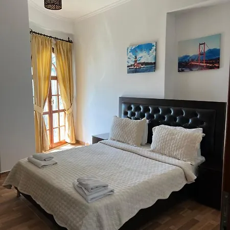 Castle Of Monte Cristo With Pool-Ilio Hotel Sarandë