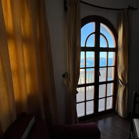Castle Of Monte Cristo With Pool-Ilio Hotel 4*
