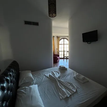 Otel Castle Of Monte Cristo With Pool-Ilio