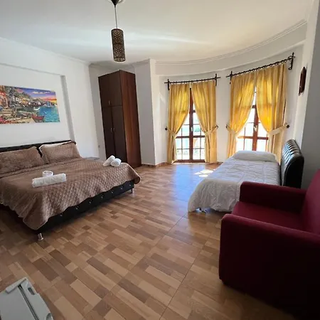 Castle Of Monte Cristo With Pool-Ilio 4* Sarandë
