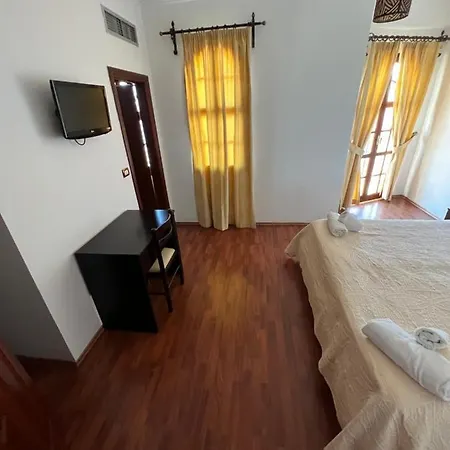 Castle Of Monte Cristo With Pool-Ilio Hotel Sarande
