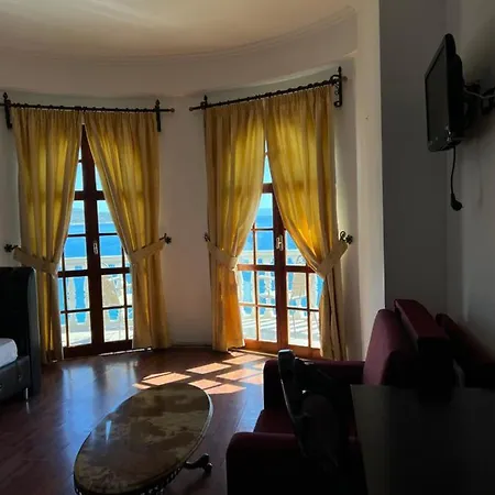 Castle Of Monte Cristo With Pool-Ilio Otel 4*