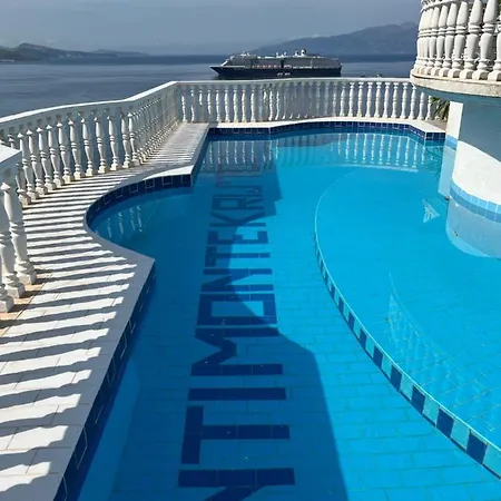 Castle Of Monte Cristo With Pool-Ilio 4*